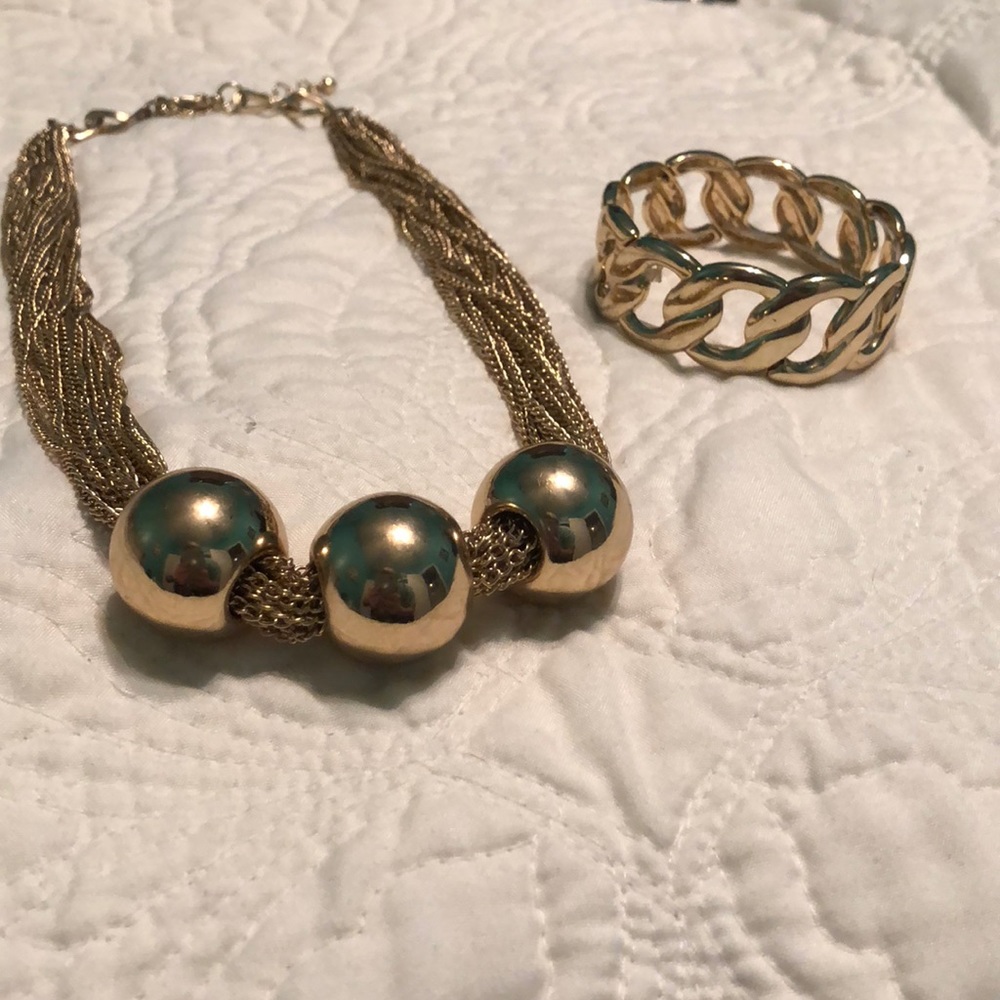 Necklace and bracelet set